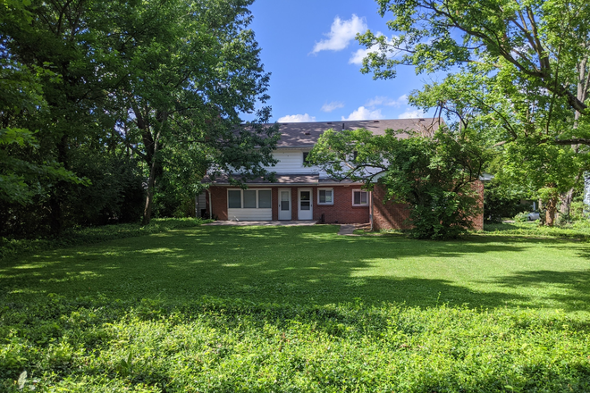 Exterior - 215-221 West Withrow Street House