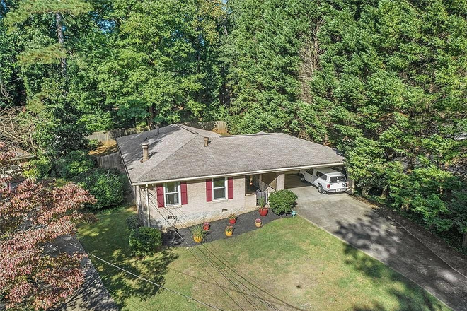 overall - Blueberry Trl; 3b2b house; Room rental