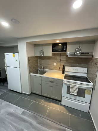 kitchen - Shared accommadation. 1 Furnished Bedroom-Bastment  Utilities included, accessd to the backyard, House