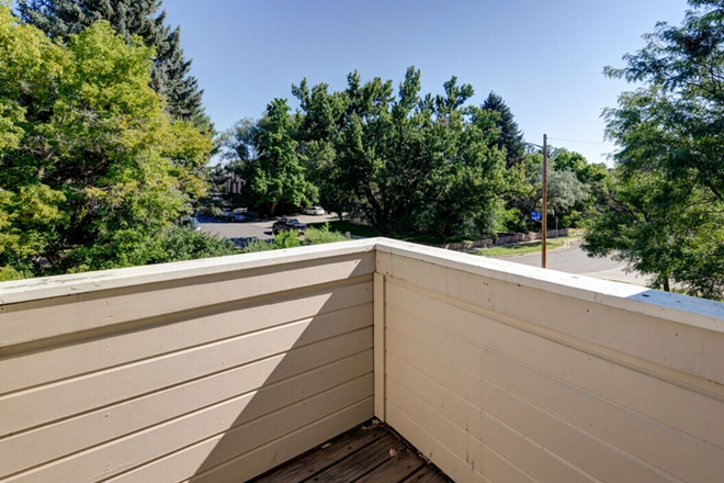 Balcony - PRICE NEGOTIABLE Summer Sublet for Spacious 1BR Loft in Goss Grove(man only)