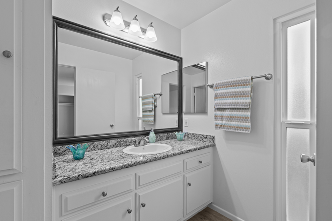 bathroom primary - Townhouse near UCI  3 bed 2 bath and 2 car garage + pool