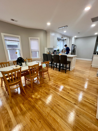 1 - JUNE 2027 | Arlington 6 Bed, 2 Bath Duplex | Central A/C | Water Included | No Broker Fees! Apartments