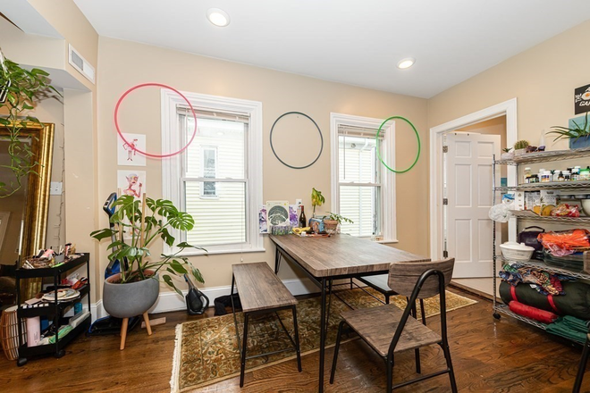 LIVING - BEAUTIFUL UNIT! 3 BED WITH WASHER/DRYER IN UNIT! 9/1/26! Apartments