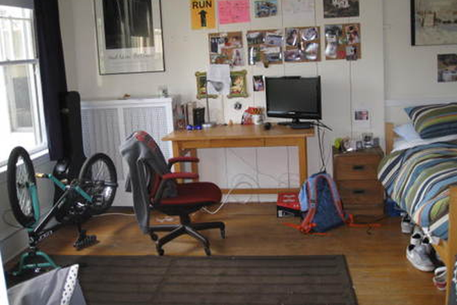 bed - Updated 11/5/24 5 bedroom 1.5 bath house, Manet Rd, 2026, No broker fee, 4 Parking spots included