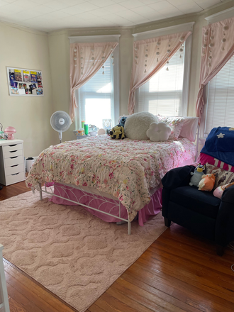 Bedroom - 4BDR house near campus, new kitchen, offstreet parking, available 6/1/25