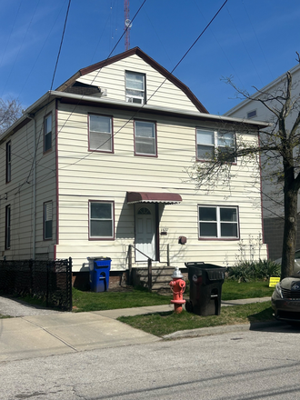 Exterior - 1637 E 118-Excel location by Euclid Ave.-walk to CWRU, CIM, CAI, University Hospital Triplex