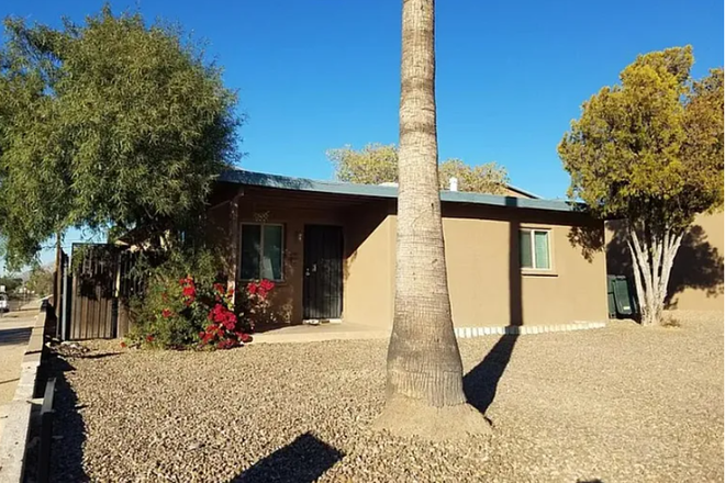 Front of Home - 1409 E Lee St #1