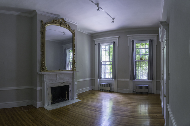 Front room. - Gorgeous first floor apartment near Rittenhouse