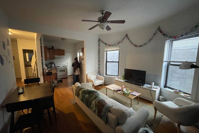 Living Room - Apartment close to campus