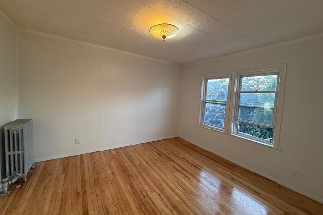 Livingroom - 3BR w/ In Unit Laundry, Near Tufts & the Green Line, Off Street Parking, NO BROKER FEE! Duplex