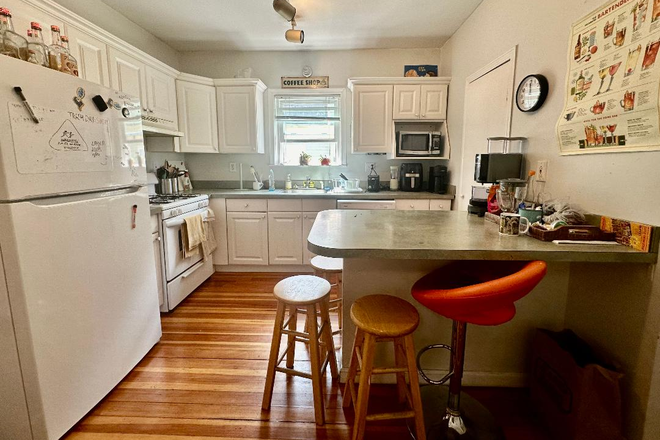 kitchen - Somerville, Tufts - Amazing Location- 1min walk to campus