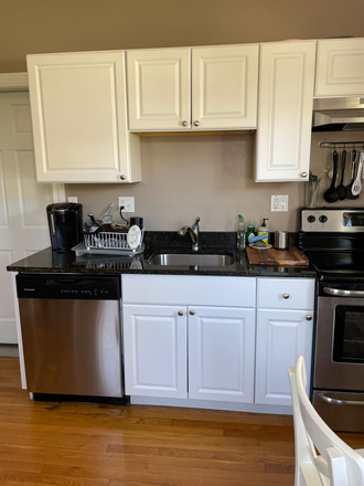 Kitchen - Sunny spacious studio/1b close to campus Apartments