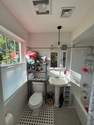 bathroom - Room in shared home for female student-South Lane-West Windsor