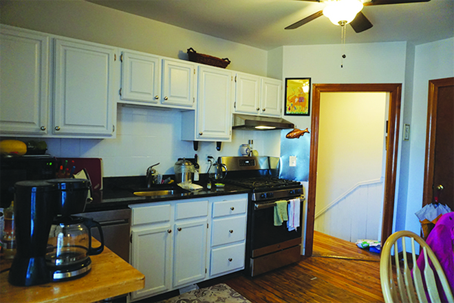 kitchen - Spacious 2 Bed / 1 Bath with Parking! Available NOW!! Apartments