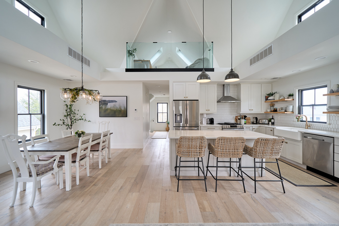Top floor open living space - Renovated Town Home in walkable neighborhood near Brown/RISD