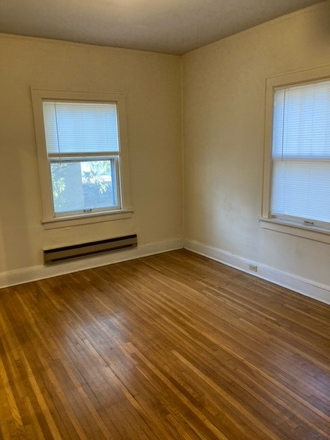 Bedroom - 2 Bedroom Apartment, 5 blocks from UST