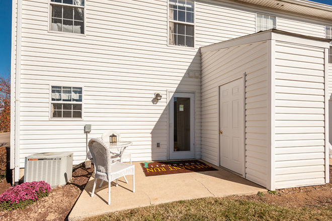 Outdoor Backyard Area - Pheasant Run Townhomes - Looking For 1 Female Subtenant!!!