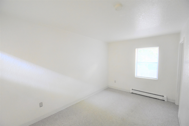 #1 - 1034 Spruce St. (3BR/1BA) Apartments