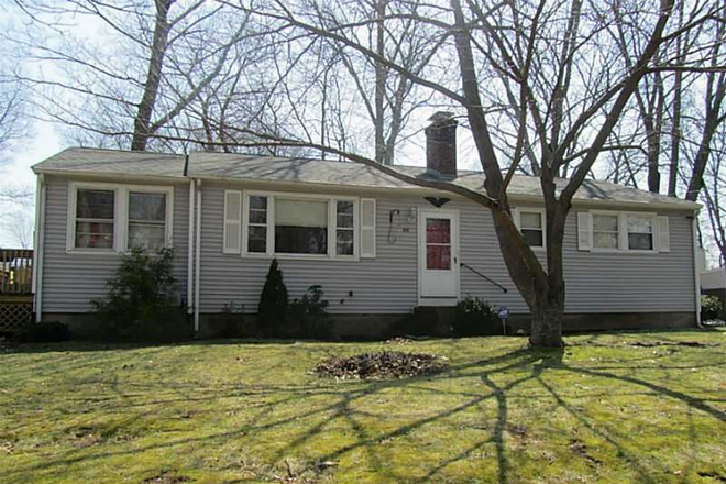 Front house view - Nice Room in Gorgeous Home by Water (Lone Tree Point - North Kingstown)