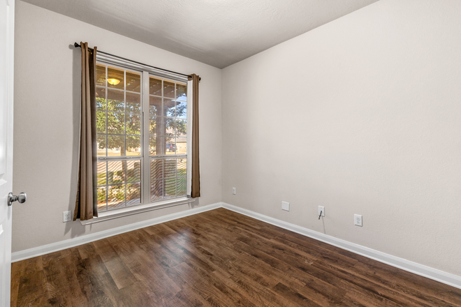 Office - SPACIOUS 4-BED, 3.5-BATH HOME IN EDGEWATER GAME ROOM, STUDY, FENCED YARD, NEAR TEXAS A&M