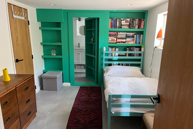 Twin XL setup with adjacent workspace - Glen Echo Retreat