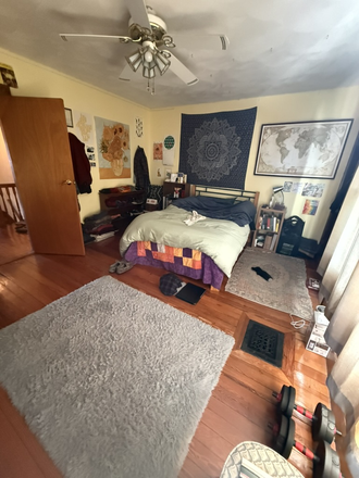 Bed 3 - Beautiful Split Level Apartment Near Tufts University