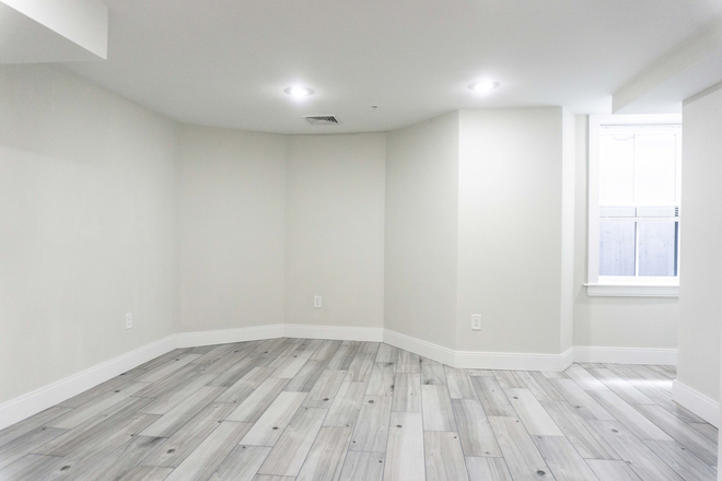 - - 79 Linden St, Allston | 3 Bed / 1 Bath | NO BROKER FEE | Walk to BU | In-Unit Laundry Apartments