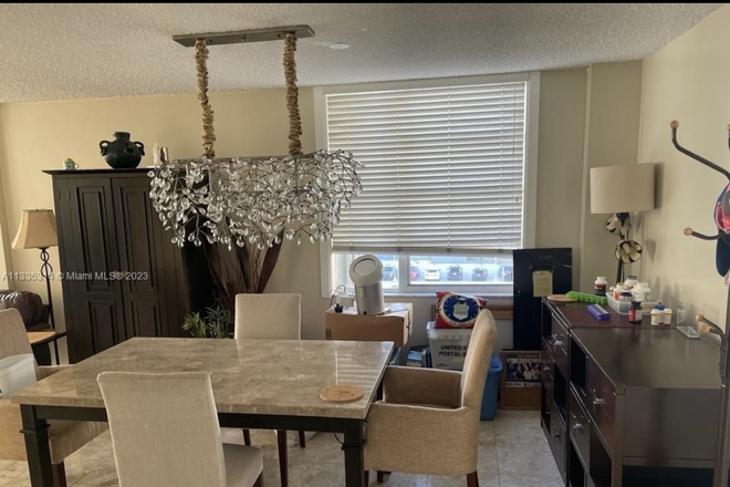 Dinning room - Brickell Biscayne on the water apt