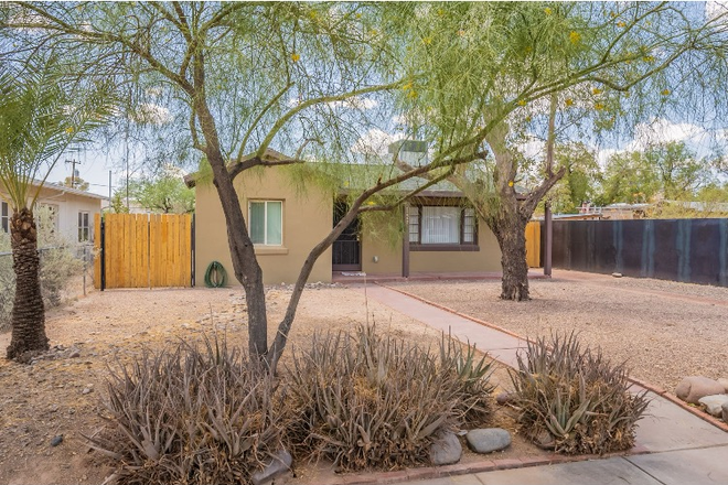 Front of House - 4BD/2BA Private House Walk to Campus