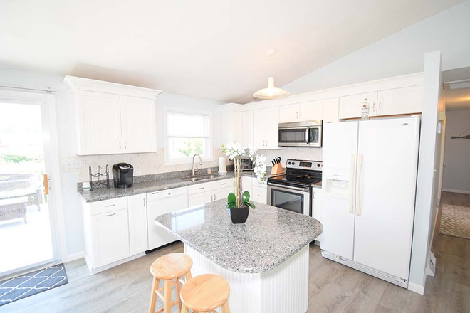 kitchen - 16 Manor Drive Narragansett, RI