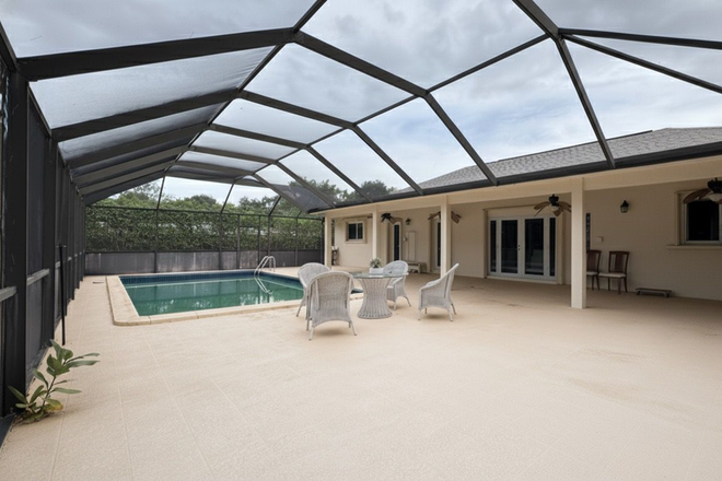  - furnished room with private bathroom