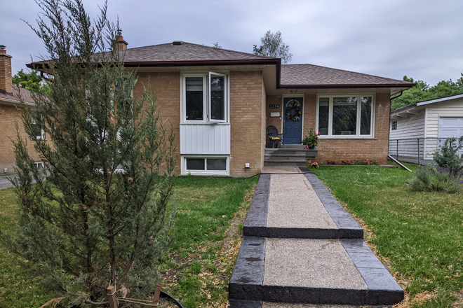 Front of house - 2 /1 bright, transit, comfort, laundry