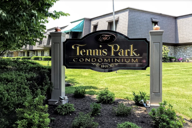 First Floor Condo Overlooking Park - 3 Bedroom 3 Bath First Floor Condo with Patio Overlooking Park