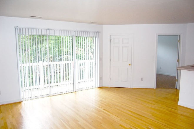 Balcony w/ Sliding door - Summer Accommodation (Sublet) -- Maywood on Jefferson Park Avenue