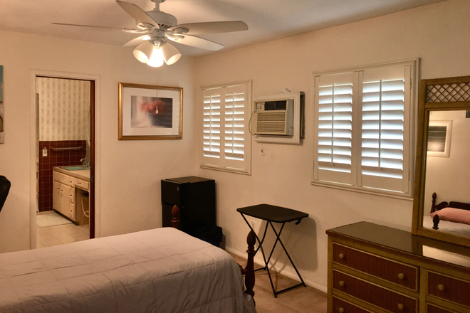 bedroom - Furnished Bedroom w/ Shared Bath in Quiet, Safe Neighborhood Close to UM Campus House
