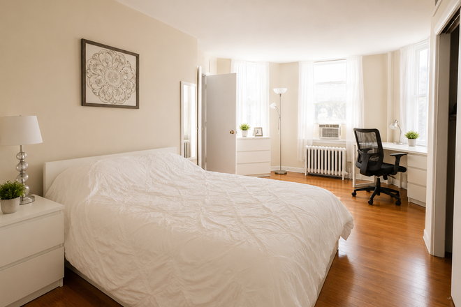 . - 2027-2028 great Beacon St brownstone near Cleveland Circle Apartments