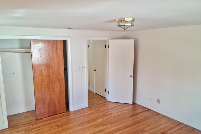 Bedroom - 4bed/2bath home, Spring semester lease
