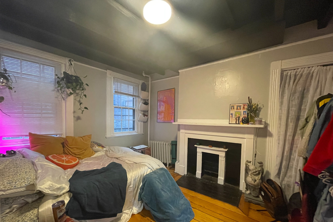 . - NO BROKER FEE - HEAT/HT WATER INCLUDED - 1 BED / 1 BATH - AVAIL 9/1! Apartments