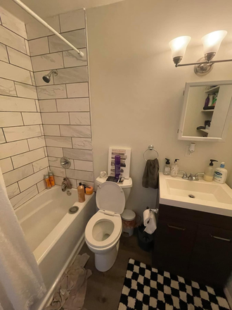 First floor bathroom - 6 bed close to med campus! House