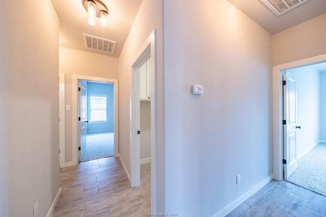 Hallway - Single Room in Shared House