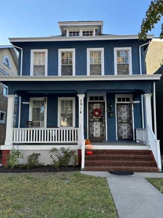 Front - Cozy 2 Bed, 1 Bath Unit