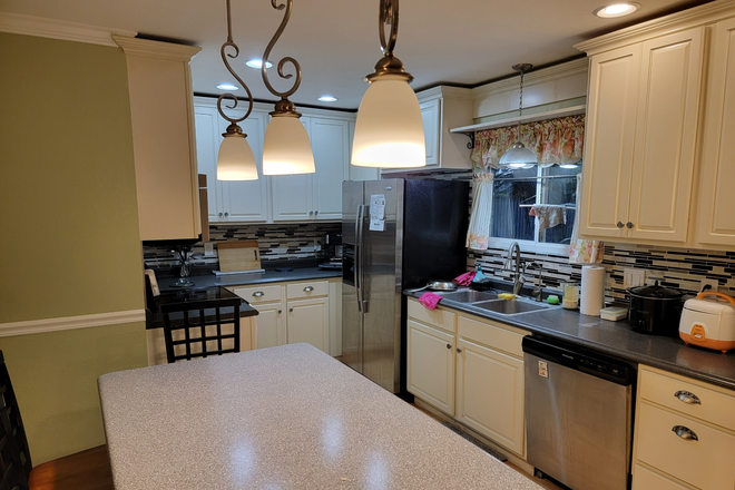 Kitchen - 2br 1ba Single home for 4 month sublet for Fall 2025