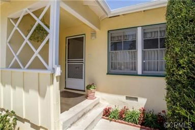 Entryway - Spacious 4BR / 2BA Home Near Chapman University – Lomita Ave