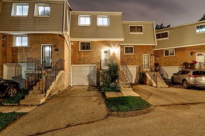 Outside Street View - 3 Beds 2.5 Baths Townhouse in SQ1 Area