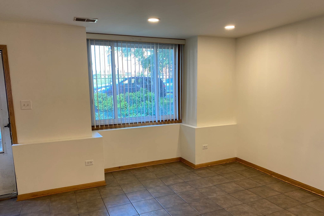 Living room - 3 Bed /2 Bath apartment