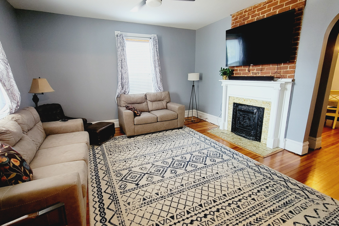 Living room - Beautiful 4 bedroom house