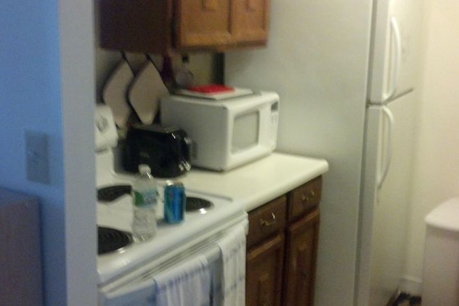kitchen - 2 bed, 2 Bath apartment with off street parking, 10 Min.  Walk to Harvard Sq. 1 yr. lease
