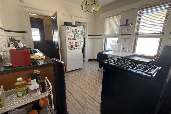 LIVING - AMAZING LOCATION! 3 BED AVAIL. 6/1/25! Apartments