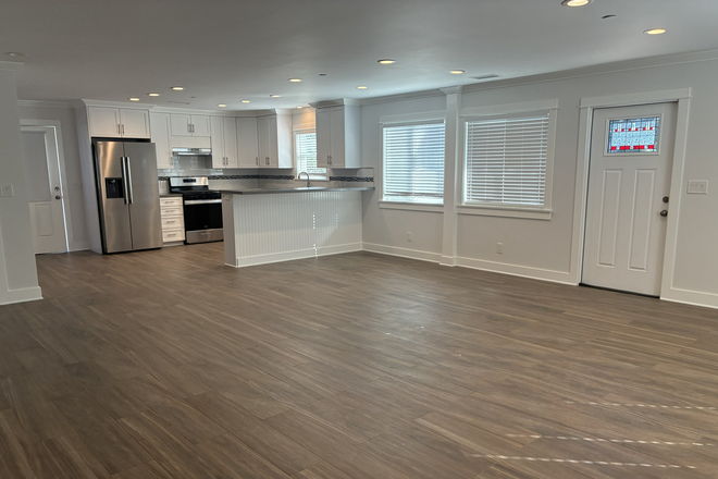 Living room - 3 bed/3 bath, private, independent rear unit Duplex