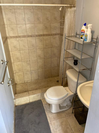 Bathroom - PRIVATE ROOM  & ENTRANCE House